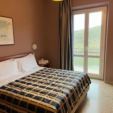 La Cima - Vista Panoramica Sul Lago Trasimeno 3*